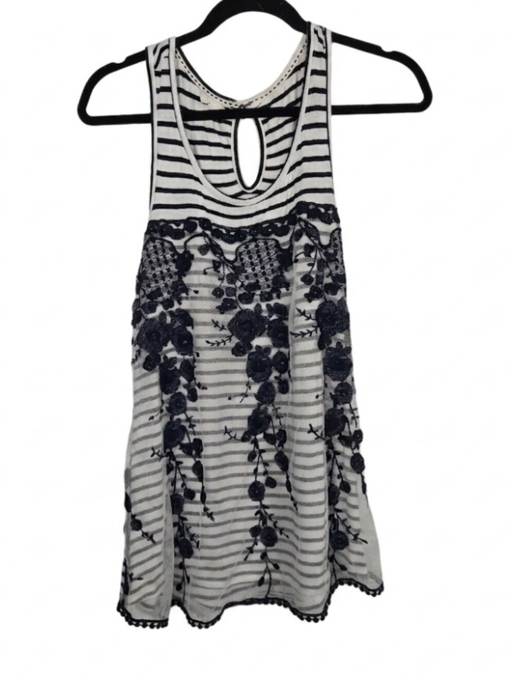 Maurices cute lace floral embroidery tank